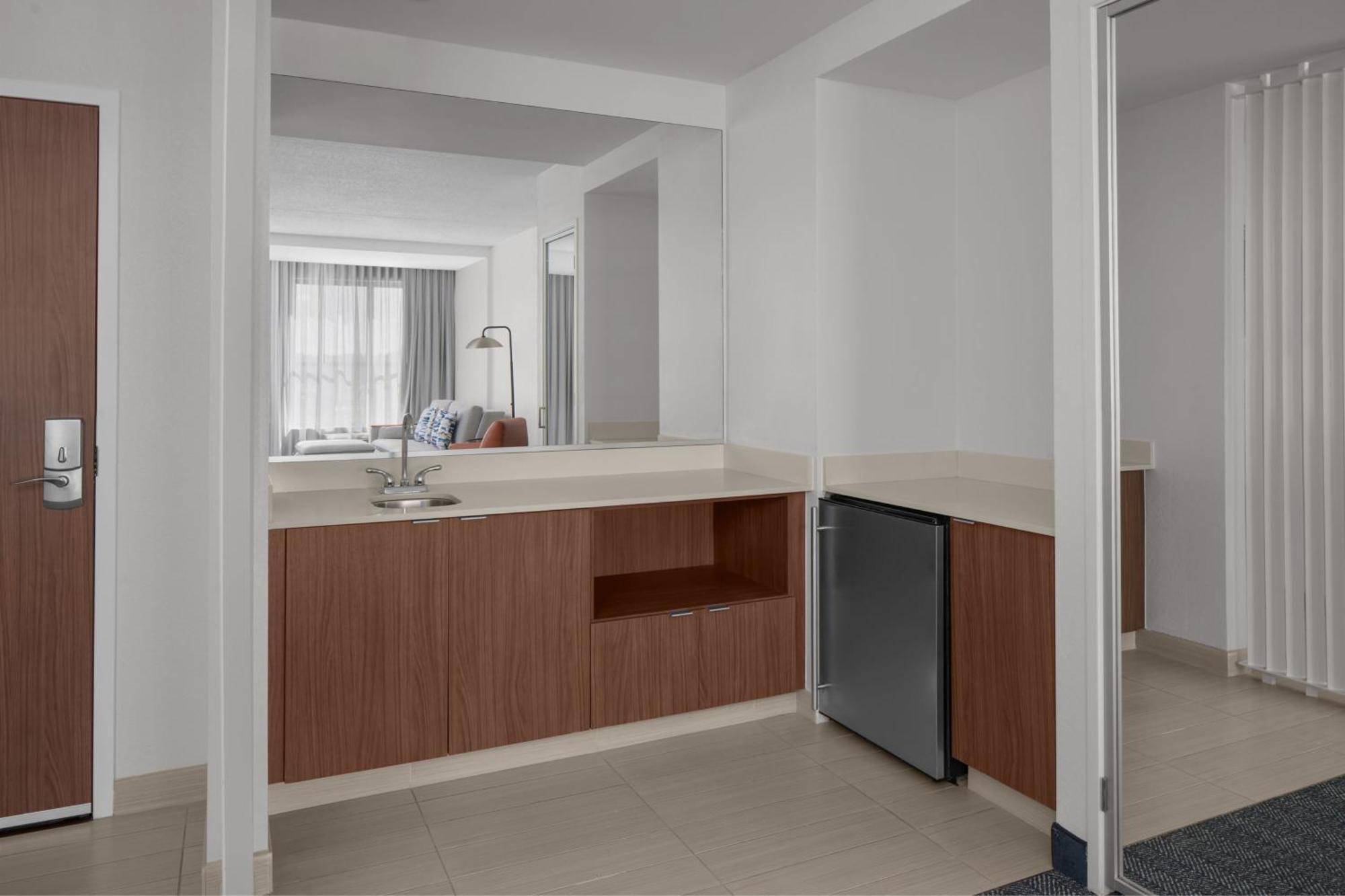Courtyard By Marriott Charleston Съмървил Екстериор снимка