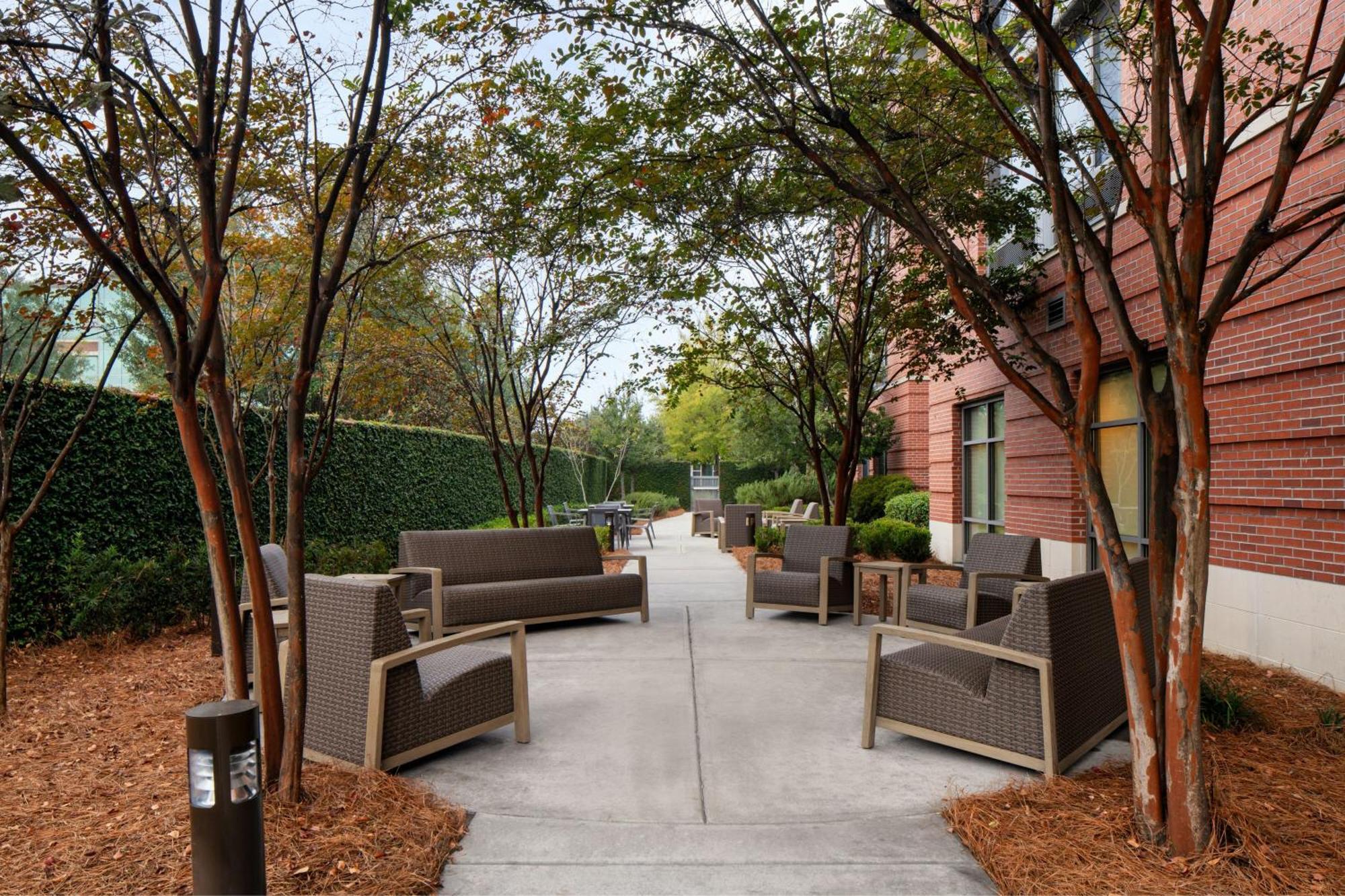 Courtyard By Marriott Charleston Съмървил Екстериор снимка