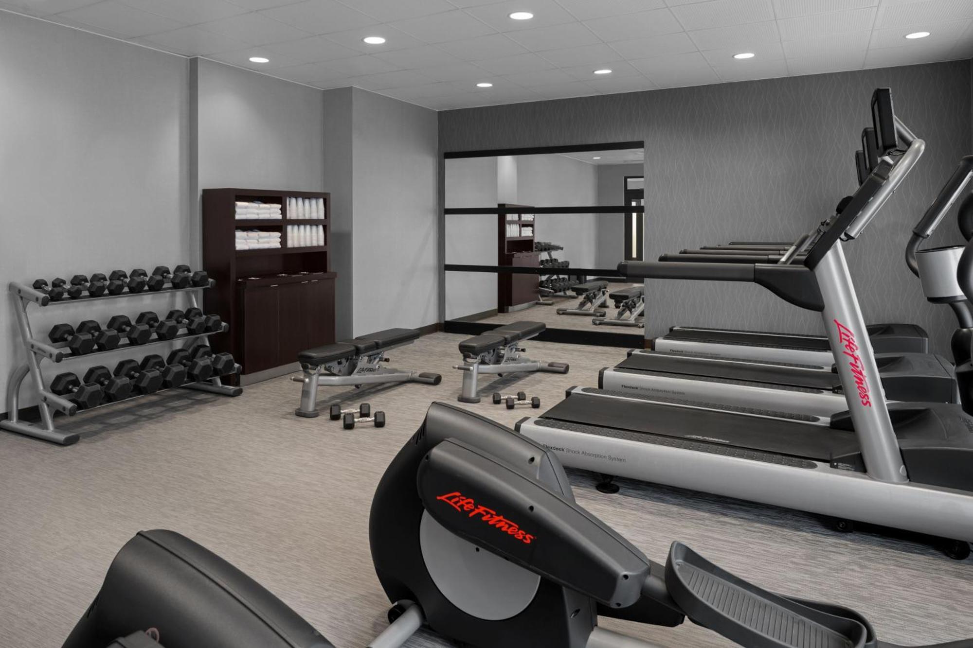 Courtyard By Marriott Charleston Съмървил Екстериор снимка