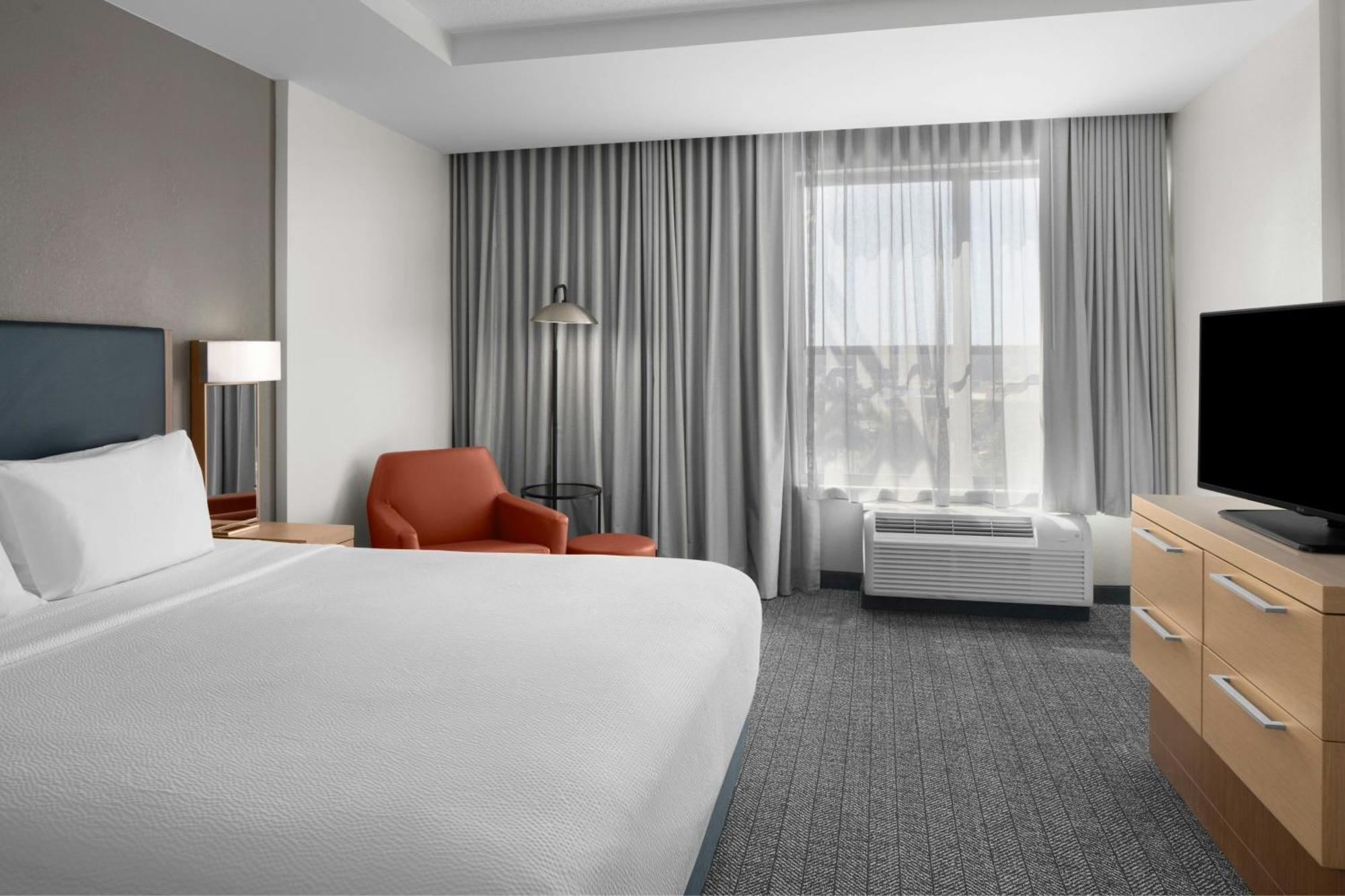Courtyard By Marriott Charleston Съмървил Екстериор снимка
