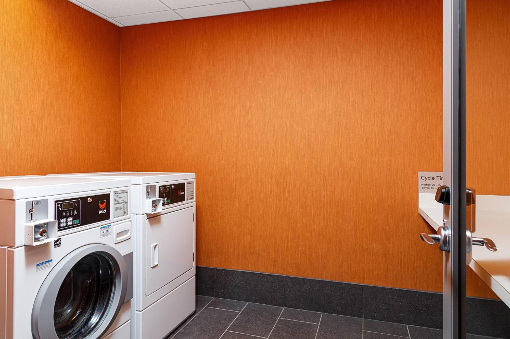Courtyard By Marriott Charleston Съмървил Екстериор снимка